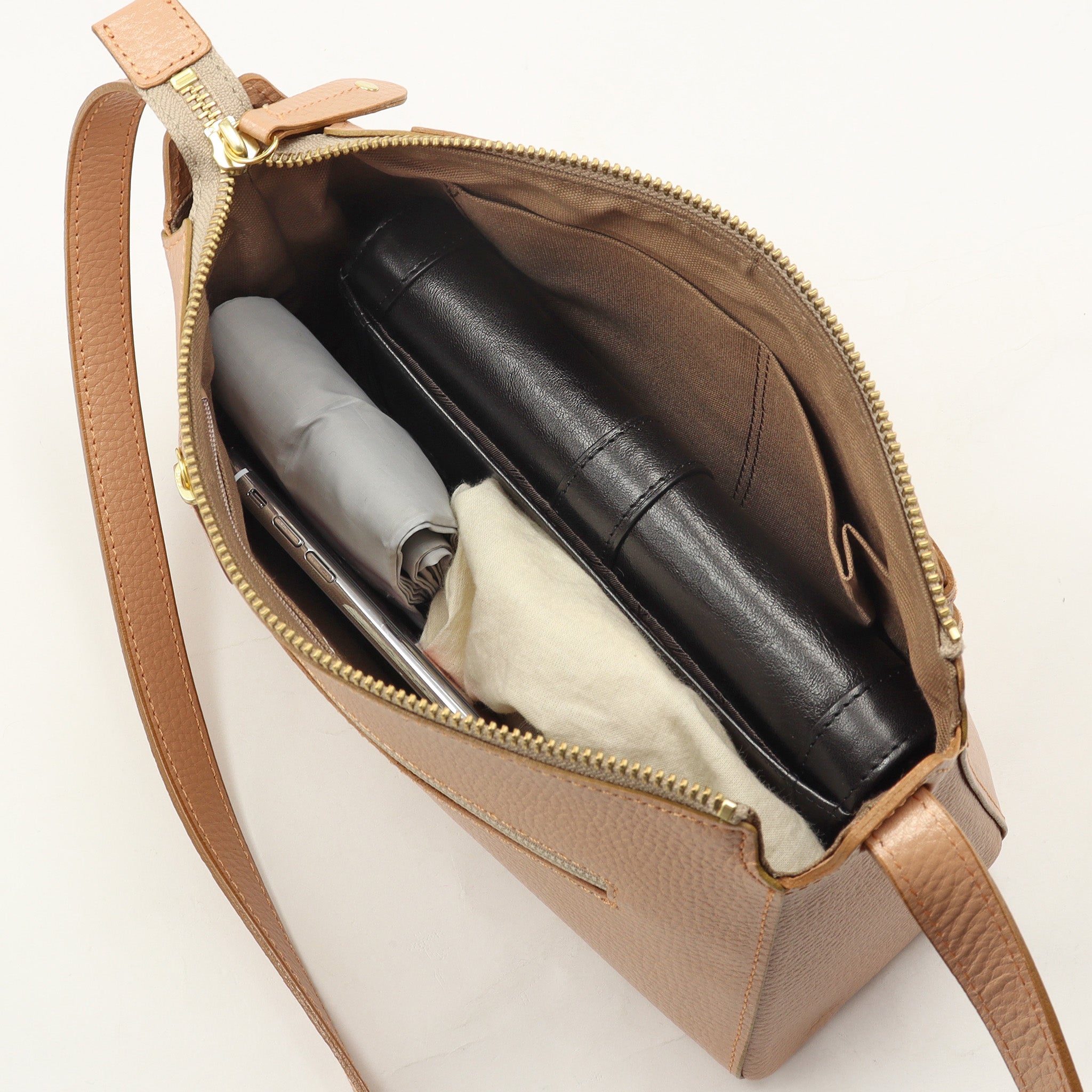 Dakota 【数量限定モデル】キューブ ショルダーバッグ 1034900