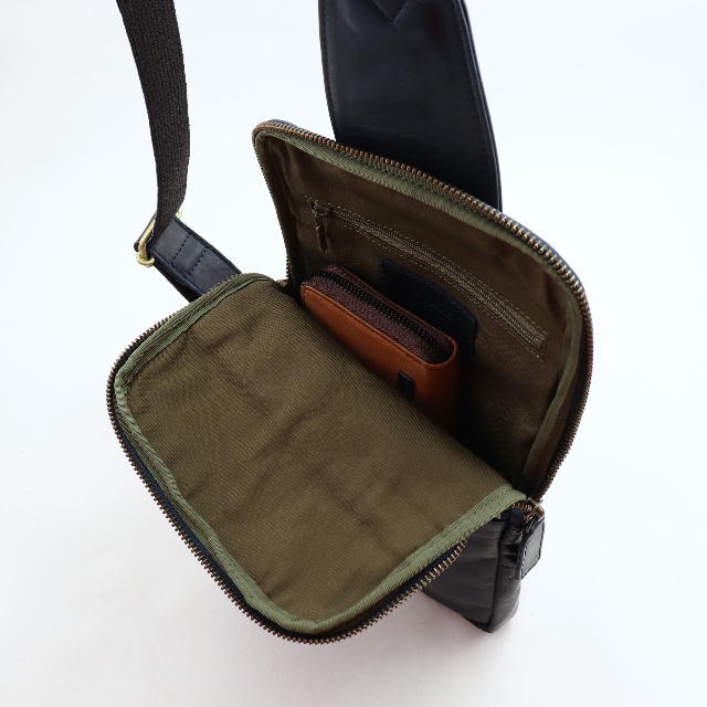 Dakota BLACK LABEL ホースト3 ショルダーバッグ 1623802