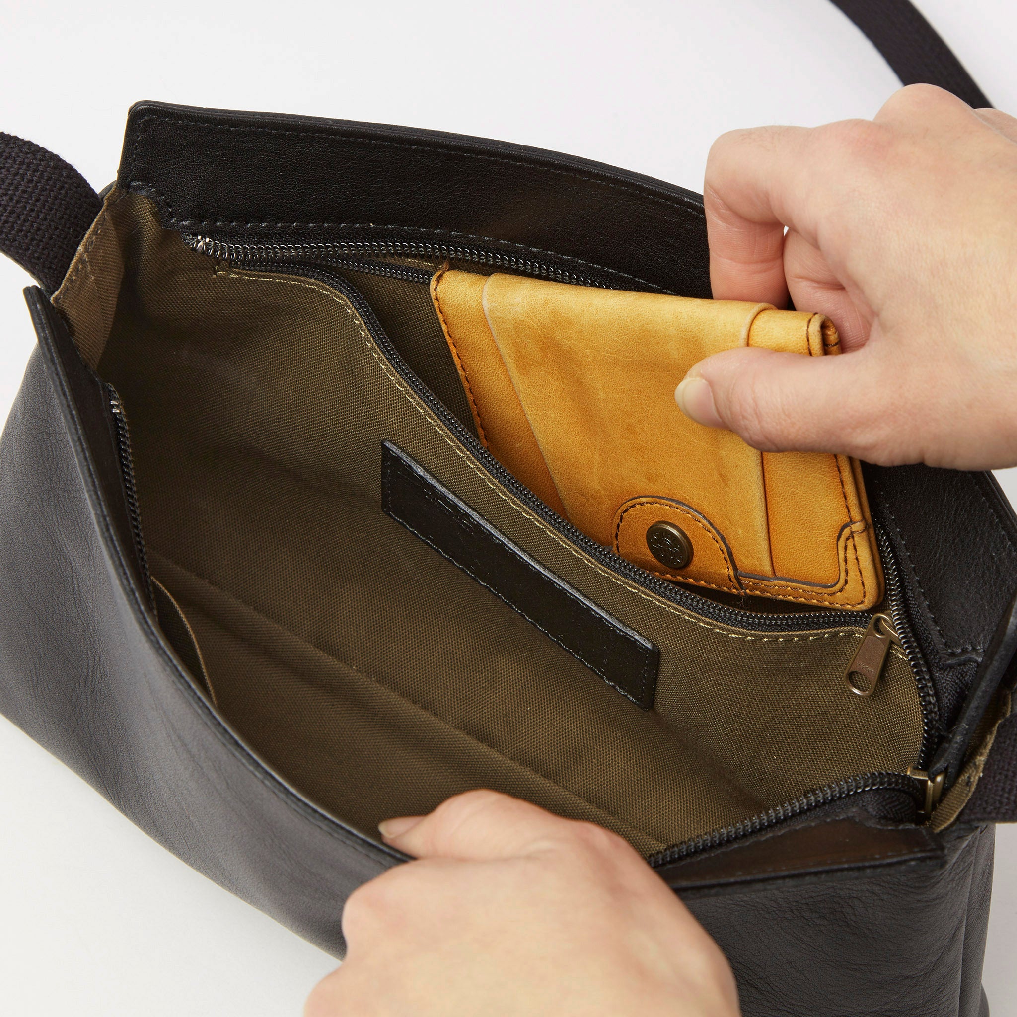 Dakota BLACK LABEL ロード ショルダーバッグ 1624900