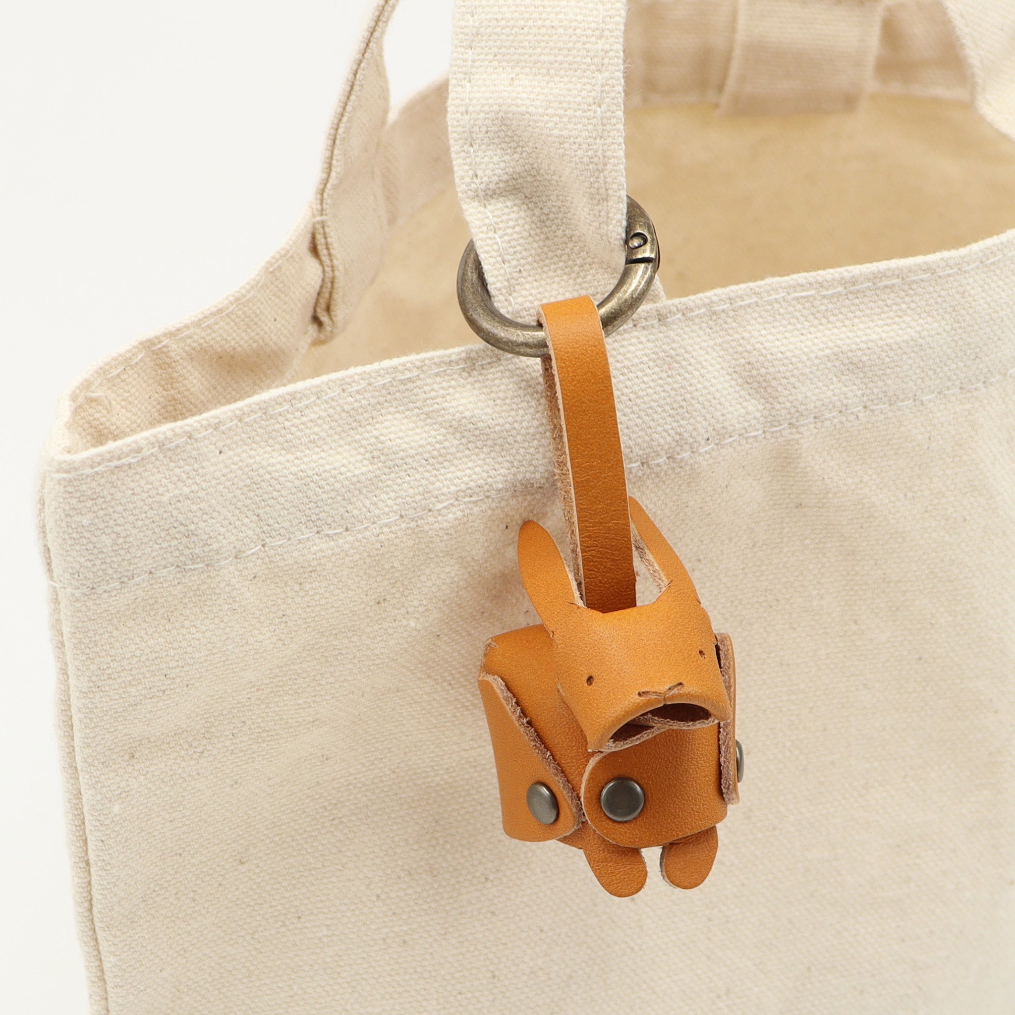 Dakota 【公式WEB・一部店舗限定品】 アミーゴ　アニマルチャーム（ウサギ）　0038670