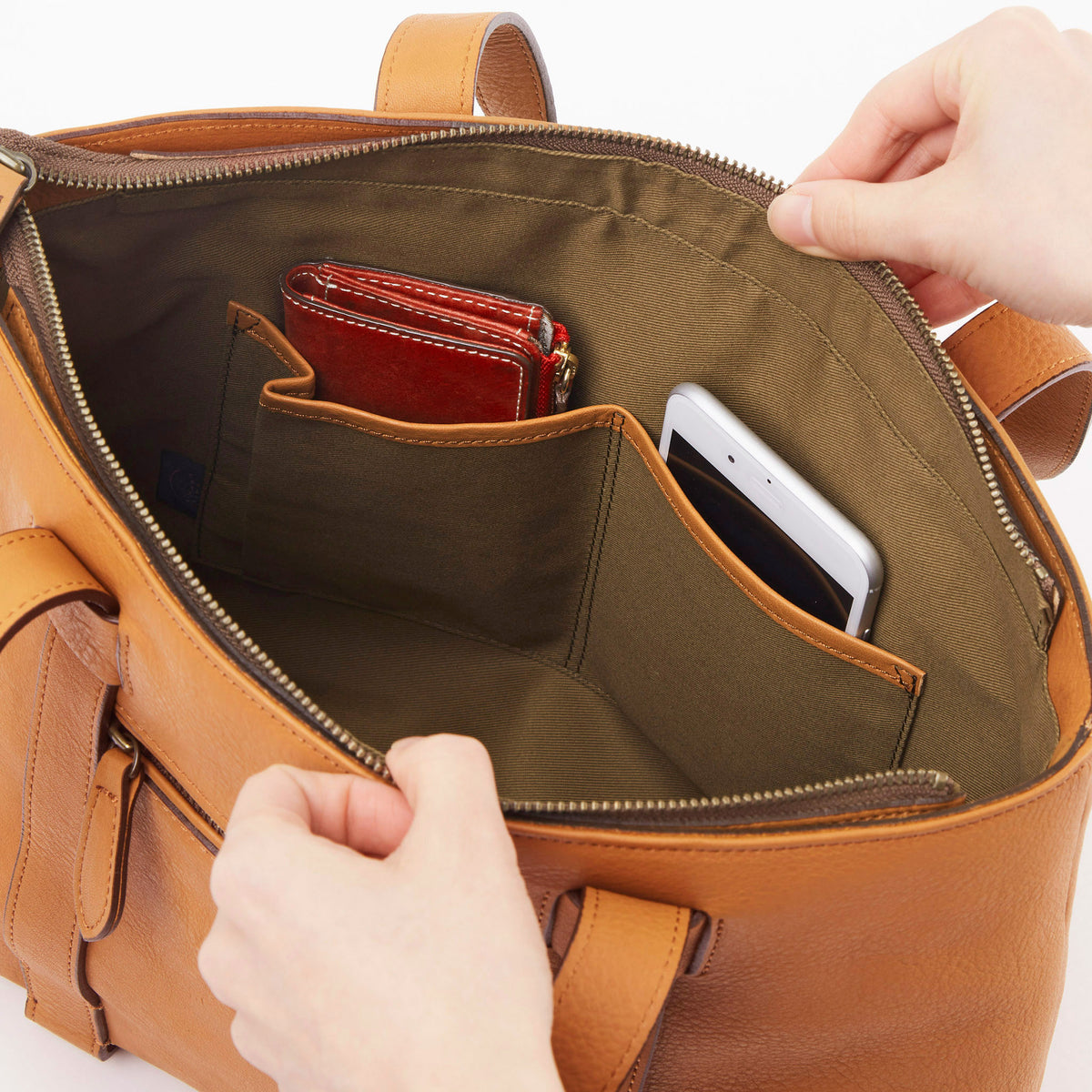 内装前面側にはオープンポケットが2つあります。