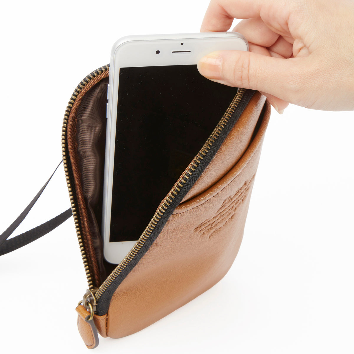 中には、スマホなどがコンパクトに収納できます